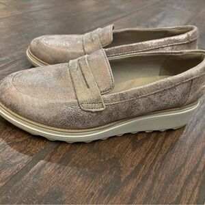 Women's dusty light pink Metallic Clarks  Loafers